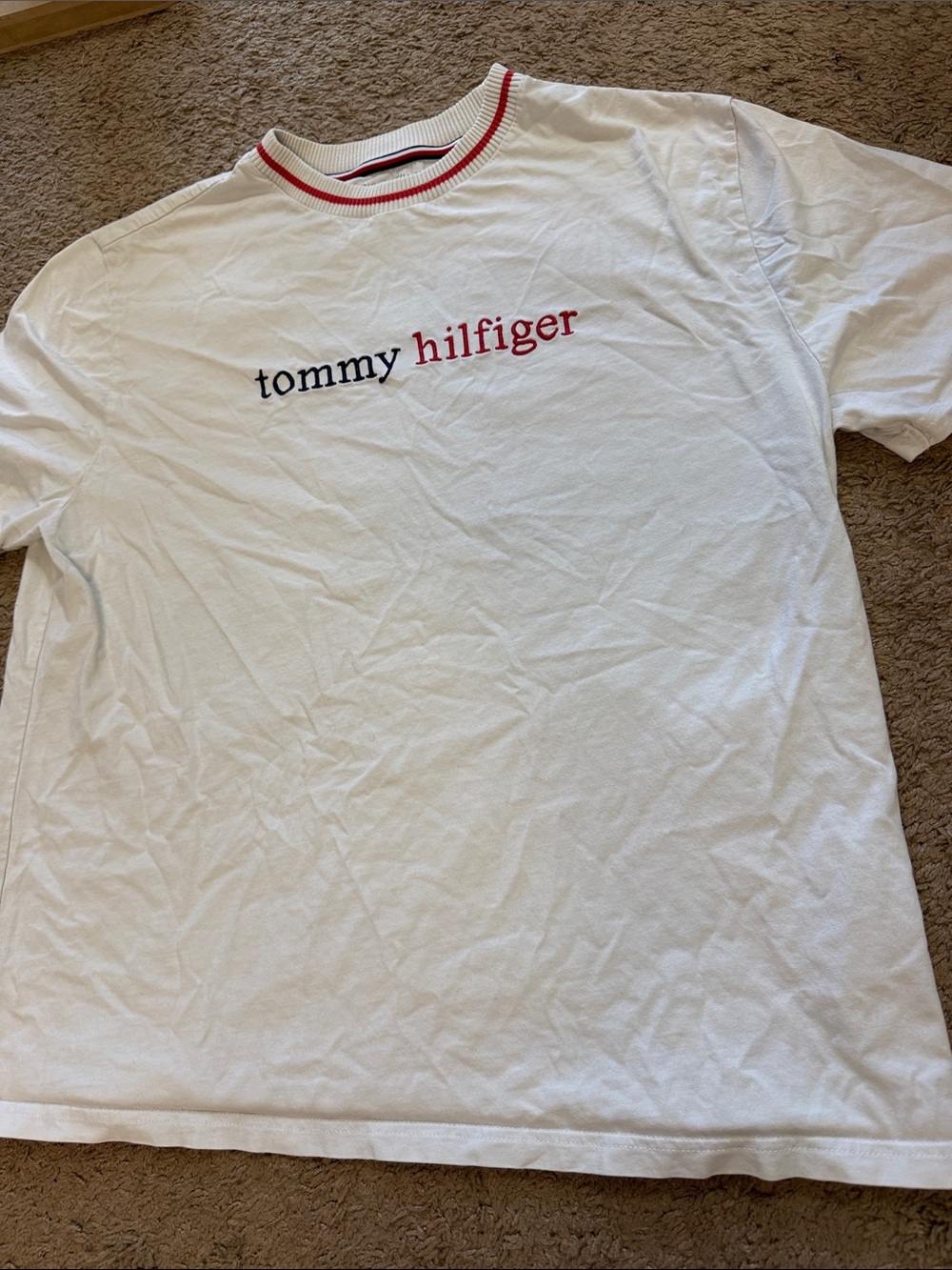 Vintage 2000’s Tommy Hilfiger Men’s Large White Tee with Red & Navy Collar